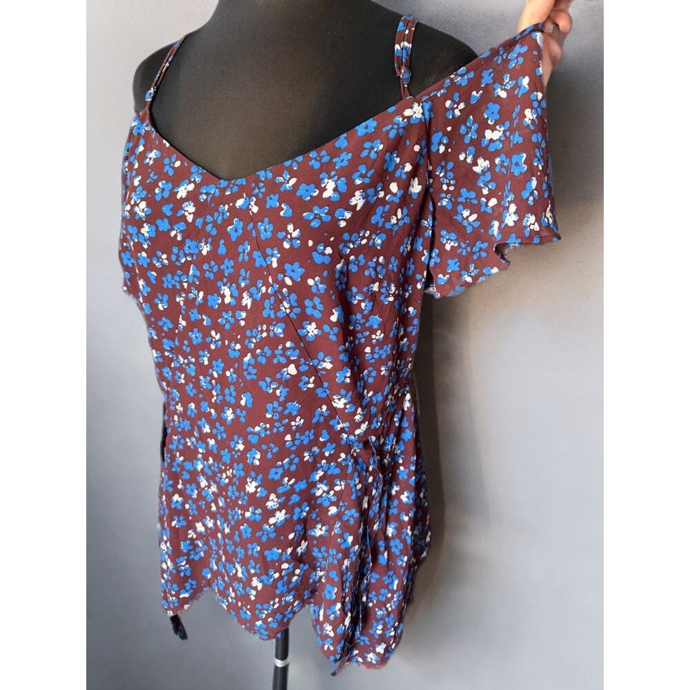 Fashion to Figure Floral Cold Shoulder Handkerchief Hem Top Size 0X Plus